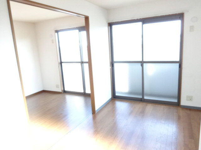 Living and room.  ☆ Bright living room ・ kitchen ☆ 