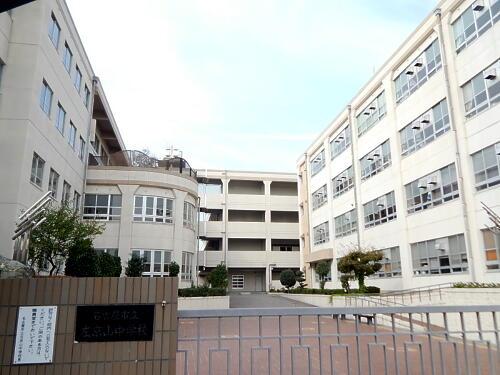 Junior high school. Sakyoyama 840m until junior high school