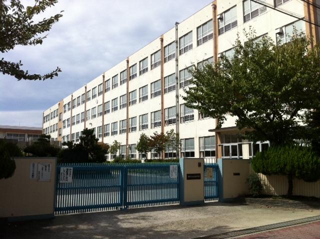 Primary school. Urazato until elementary school 100m