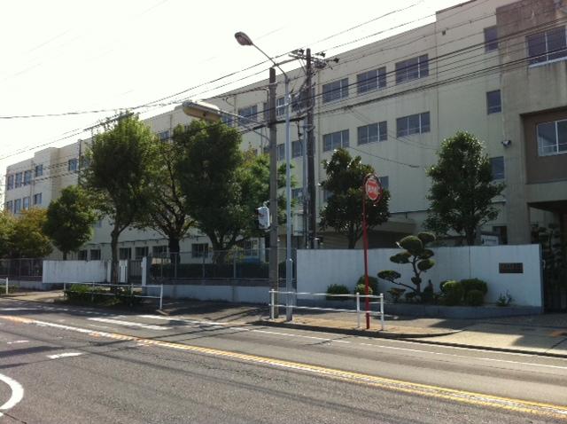 Junior high school. Chidorigaoka 980m until junior high school