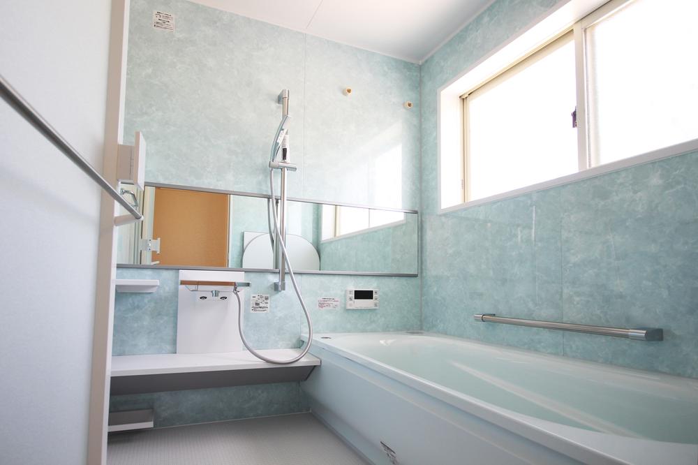 Bathroom. Bathing we can stretch the loose leg. Stuck precisely because where you take the fatigue of the day. Correspondence of the system bus is also barrier-free.