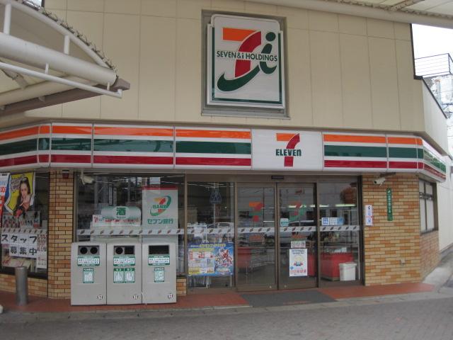 Convenience store. 626m until the Seven-Eleven store Chukyokeibajomae