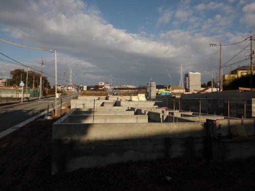 Local photos, including front road. November 26, shooting