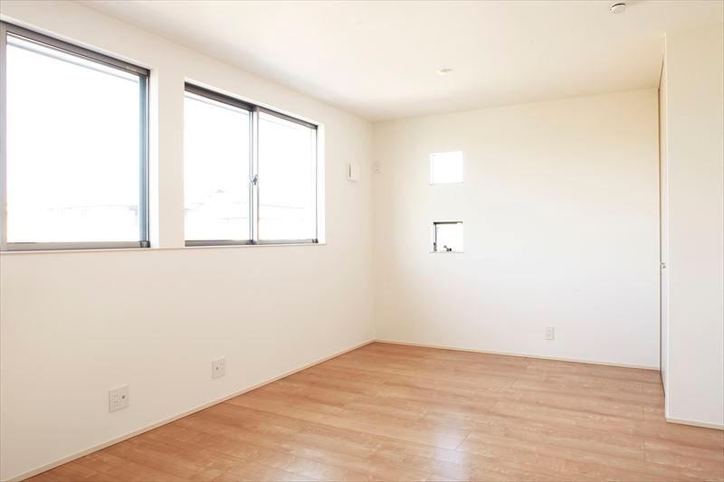 Non-living room. According to the growth of the B building Western-style children, Partition can be Western-style in two rooms.