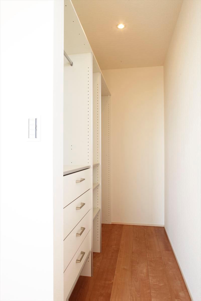 Receipt. Building B walk-in closet Western-style and accessories is Katazuki, Also kept clean room.