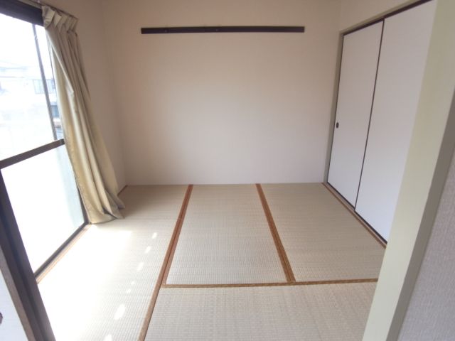 Living and room. Japanese-style room 4.5 Pledge