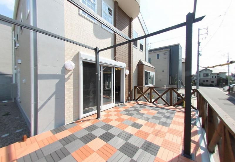 Local appearance photo. It is one of the selling points wood deck. Here Nante barbecue Why. 
