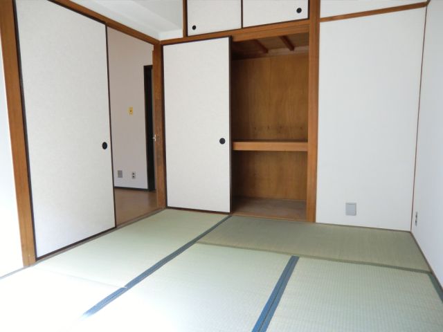 Living and room. Japanese-style room 6 quires