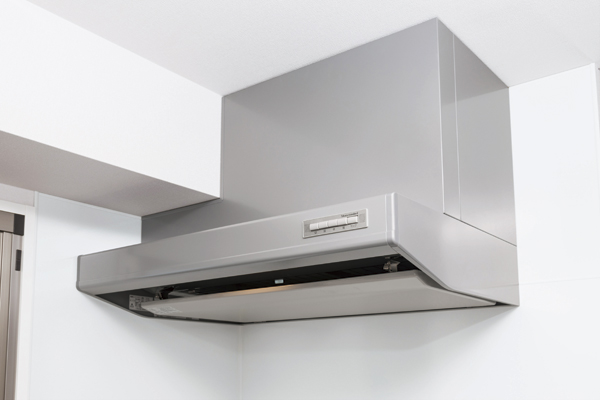 Kitchen.  [Enamel rectification Backed range hood] High ventilation efficiency rectification Backed range hood. Current plate is clean because the wash can be removed (same specifications)