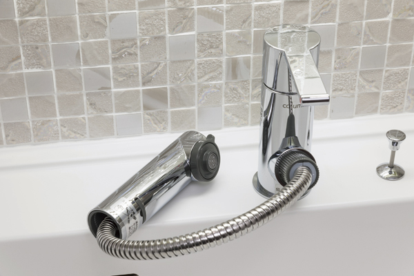Bathing-wash room.  [Hand shower faucet] It can be used for cleaning and the like of the bowl drawer, Single is a lever with a convenient stretch hose (same specifications)
