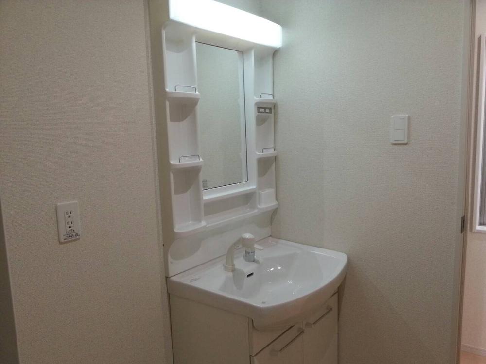 Wash basin, toilet. Happy shampoo dresser in a busy morning!