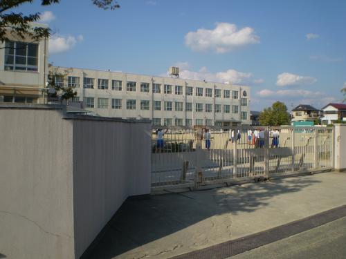 Primary school. 345m to Nagoya Municipal Kaminokura Elementary School
