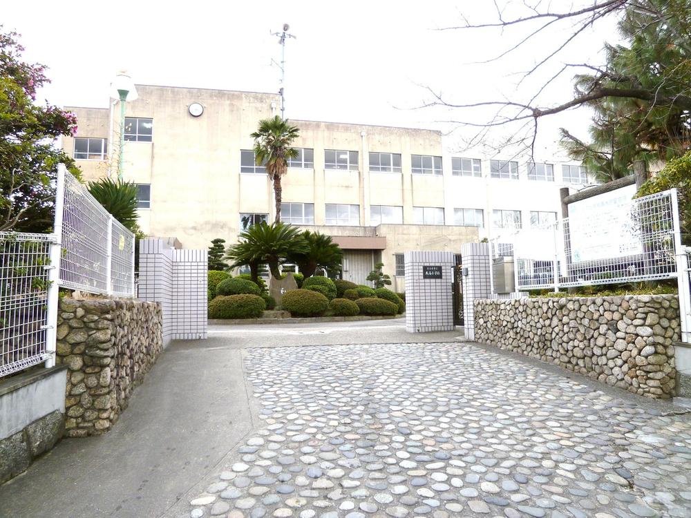 Primary school. Nagoyashiritsudai 640m to high elementary school