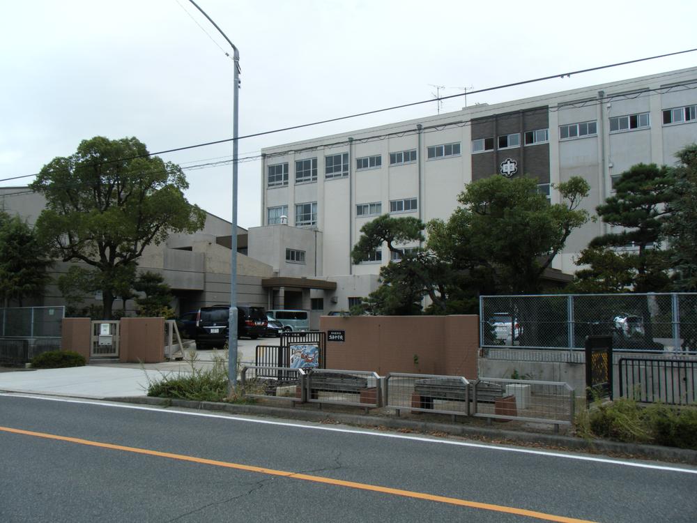 Junior high school. 1438m to Nagoya Municipal Narumi junior high school