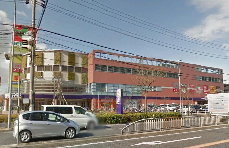 Shopping centre. Narupaku walking distance