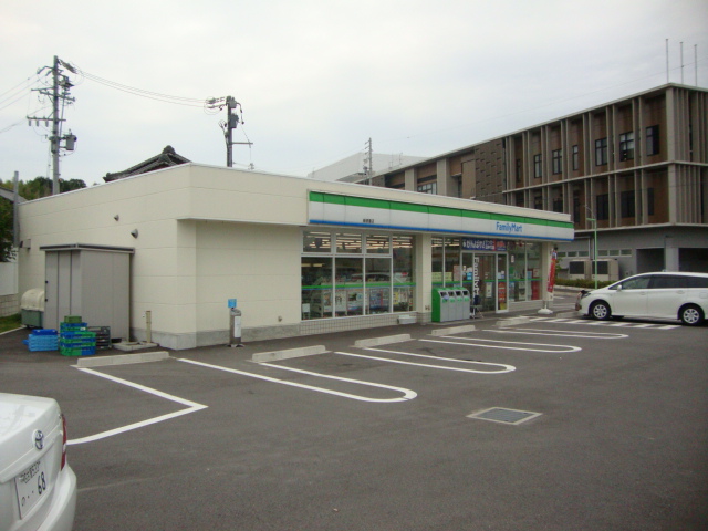 Convenience store. FamilyMart Tokushige store up (convenience store) 284m