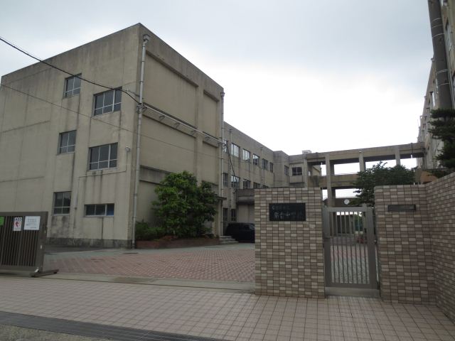 Junior high school. Municipal Ogidai until junior high school (junior high school) 490m