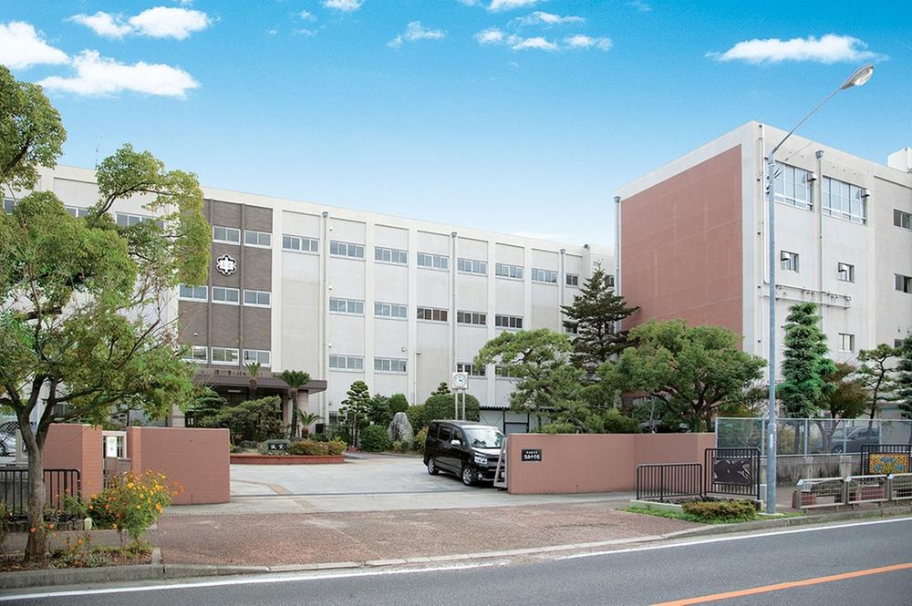 Junior high school. Narumi 670m until junior high school