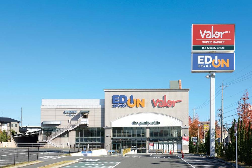 Shopping centre. Barrow ・ The closest supermarket from 730m local to EDION "Barrow"