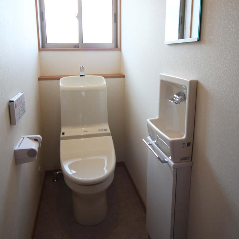 Other Equipment. Washlet uses legible easy Kabezuke remote control type. It is on the second floor toilet was installed the hand wash basin on the wall. ※ Washlet the first floor ・ It will be the second floor standard equipment.