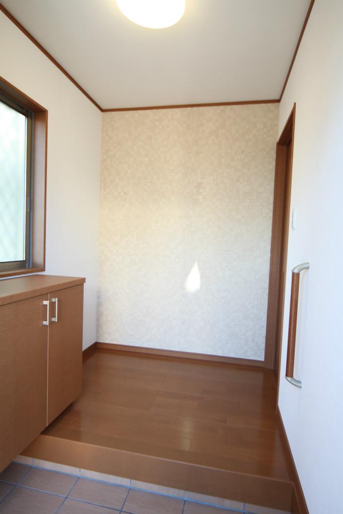 Entrance. 1 Building entrance hall Using eco-carat, Quaint entrance hall