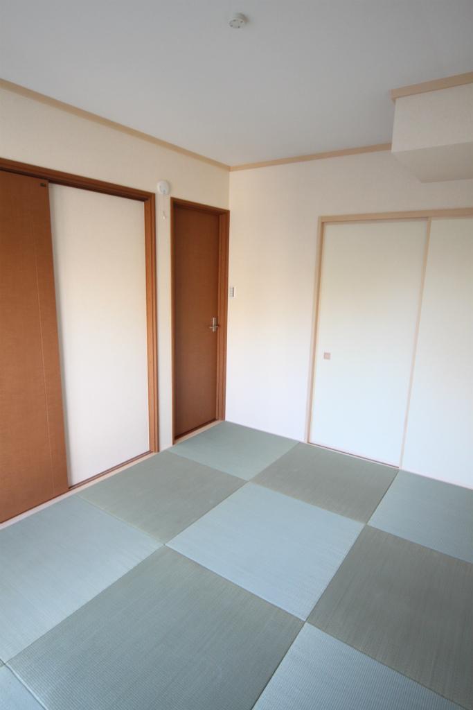 Non-living room. 1 Building Japanese-style room It was paved with tatami fashionable