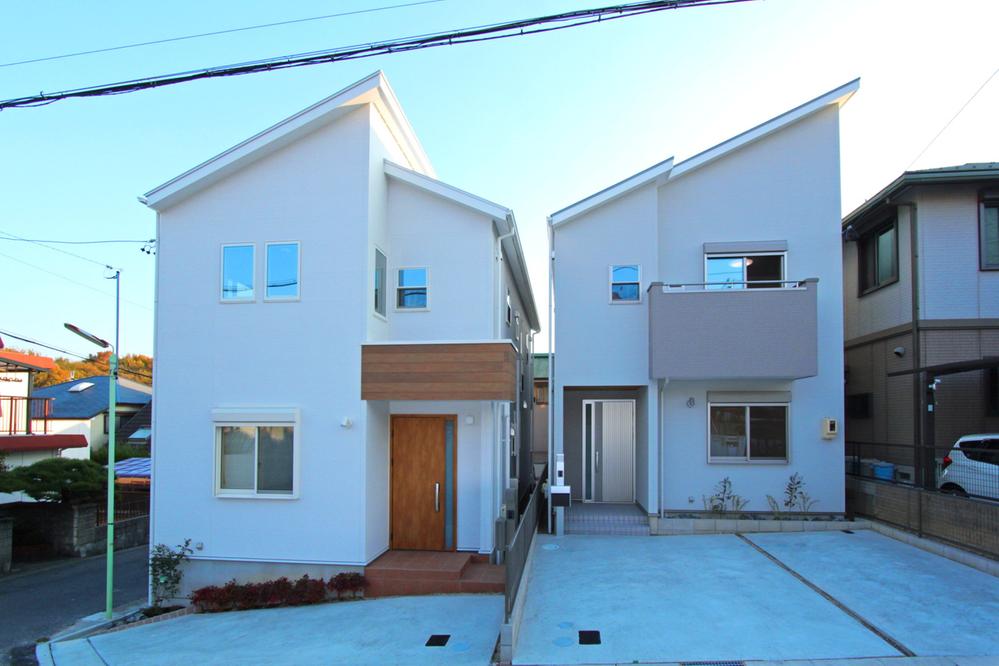 Local photos, including front road. East Building (corner lot): pre-conclusion of a contract West Wing: 38,500,000 yen