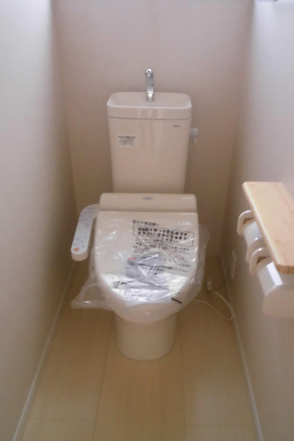 Toilet. 1 Building (2013 October shooting)