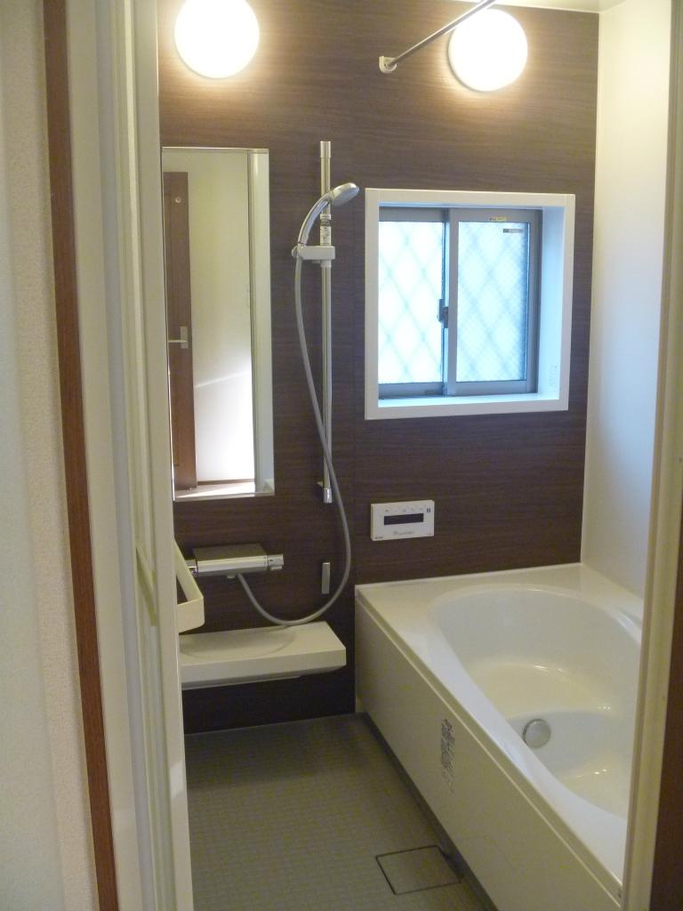 11 Building bathroom window There is also a bright bathroom. Bathroom dryer is equipped with all standard mansion. 11 Building bathroom