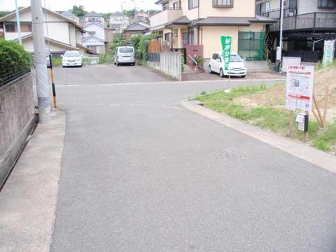 Local photos, including front road. Frontal road