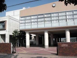Junior high school. 1138m to Nagoya Municipal Takinomizu junior high school