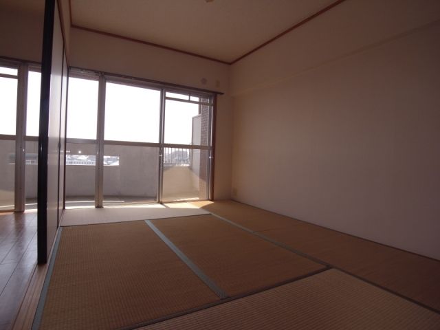 Living and room. Japanese-style room 6 Pledge