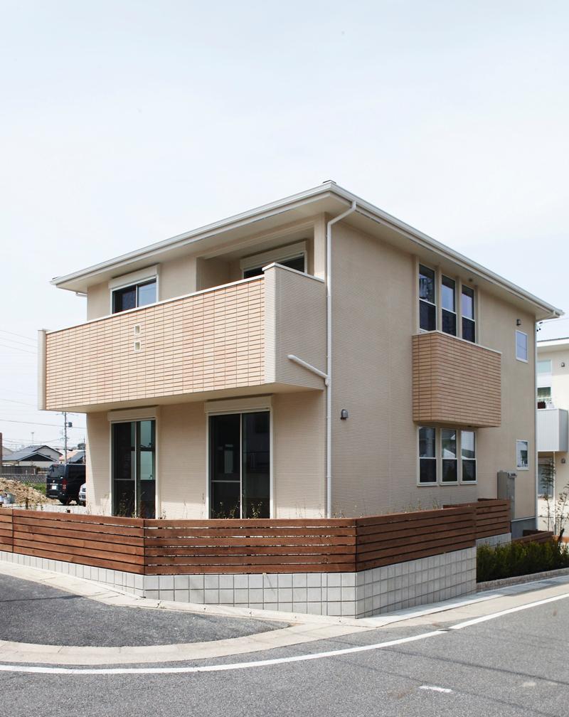 Local appearance photo. H Togaikan approach, And flow line so as to surround the symbol tree, It was made to production, such as enjoy the difference in height.