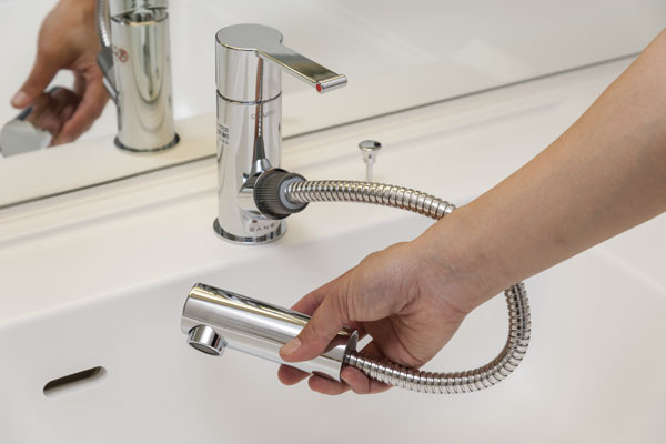 Bathing-wash room.  [Single lever nozzle drawer type faucet] Single lever type of adjustment of the amount of water and the water temperature can be at the touch of a button. Head can also be used in a drawer (same specifications)