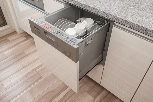 Kitchen.  [Dish washing and drying machine] Dish washing and drying machine that can reduce the time of cleaning up. In the pull-out, Sets, such as tableware also can be done in a comfortable position (same specifications)