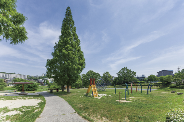 Surrounding environment. Tokasa park (3-minute walk ・ About 200m)