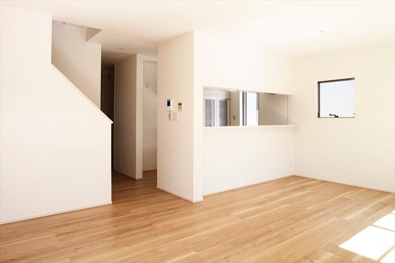Living. Spacious living room of 18.1 quires taken to Building A living south frontage Filled, It spreads a bright space.