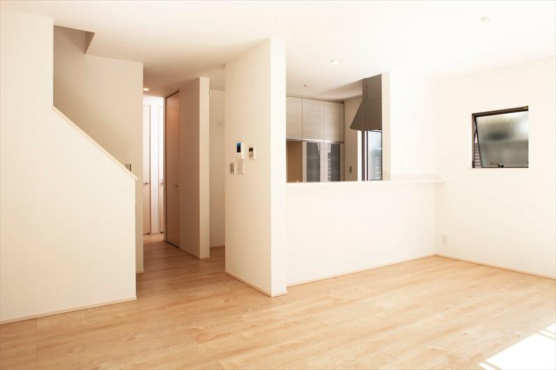 Living. Bright living room, which was planned in Building B living south frontage Filled, Family reunion you can enjoy.