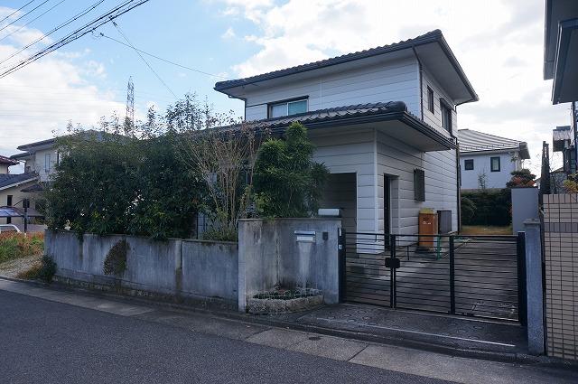 Local photos, including front road.  ■ About 69 square meters south Whose