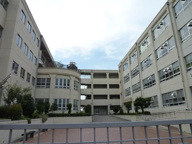 Junior high school. Sakyoyama 1640m until junior high school
