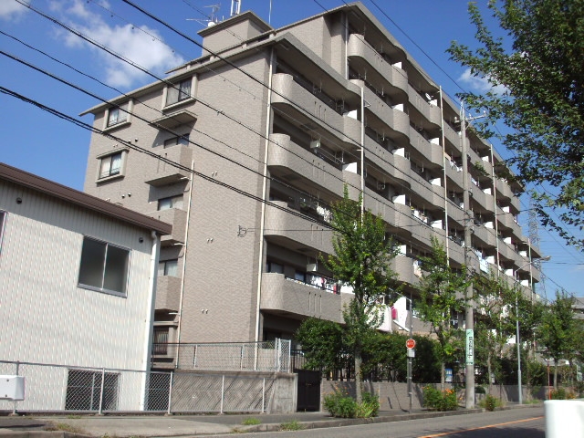 Building appearance. With a floor heating reinforced concrete apartment