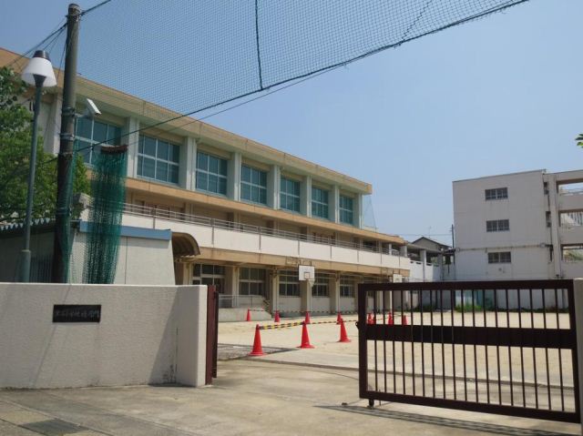 Primary school. Municipal Kuroishi 200m up to elementary school (elementary school)