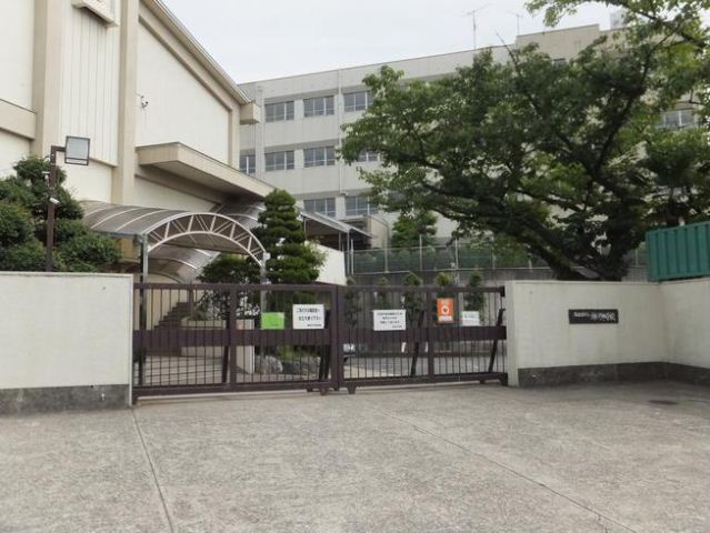 Junior high school. Municipal Kanzawa until junior high school (junior high school) 1300m