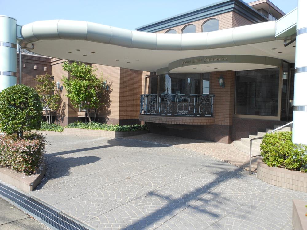 Entrance. Common areas