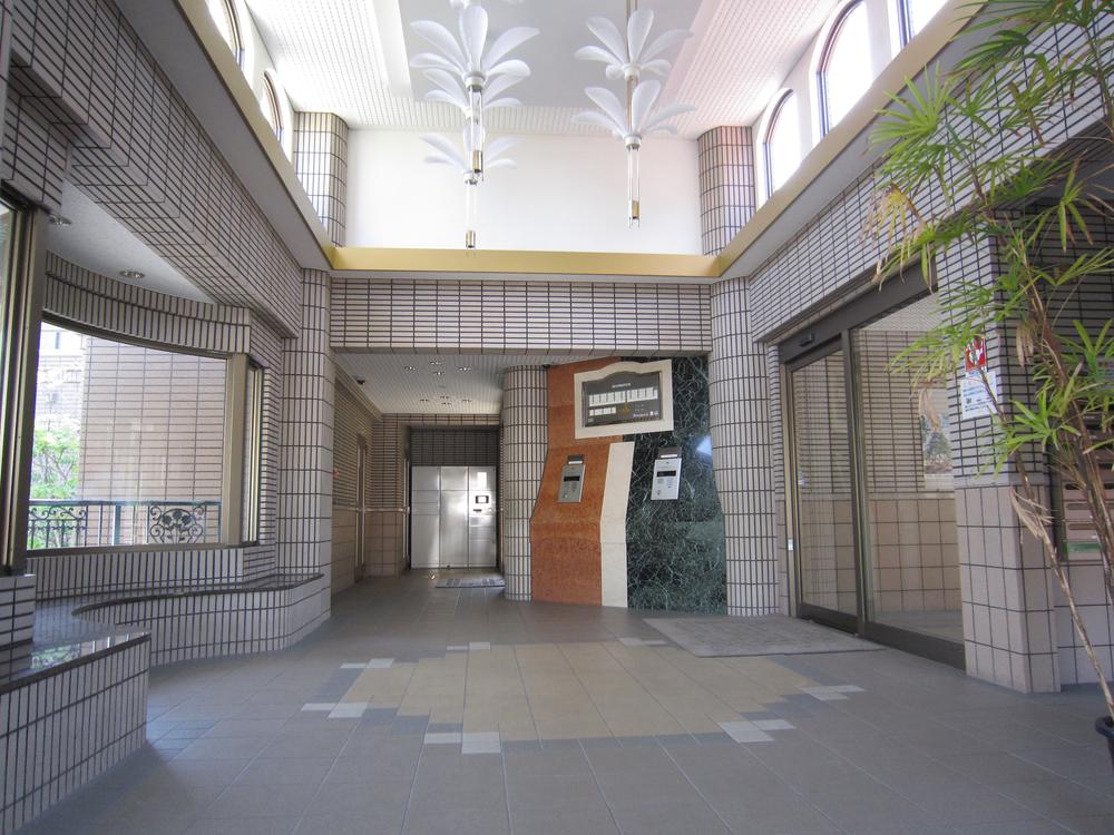 Entrance. Common areas