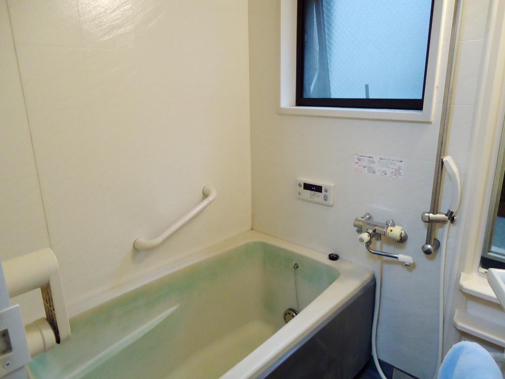 Bathroom. Indoor (07 May 2013) Shooting