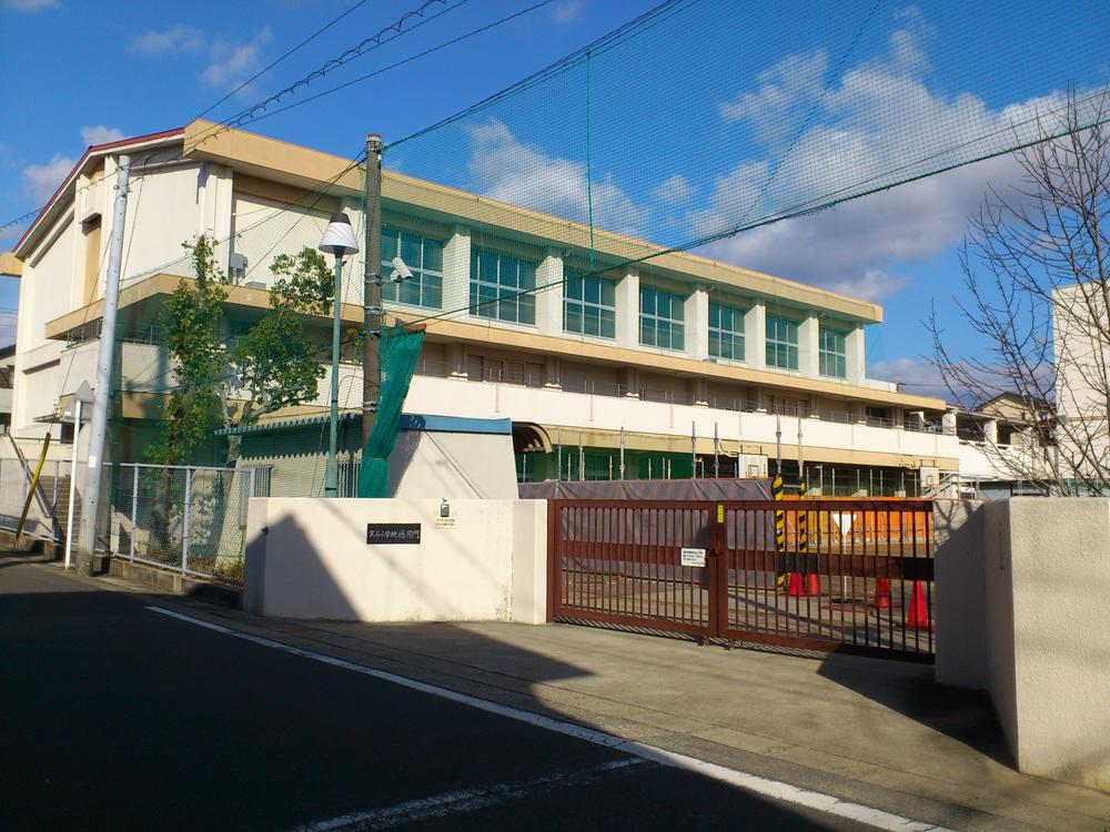 Primary school. 220m to Nagoya Municipal black stones Elementary School