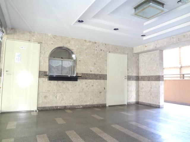 Entrance. Common areas