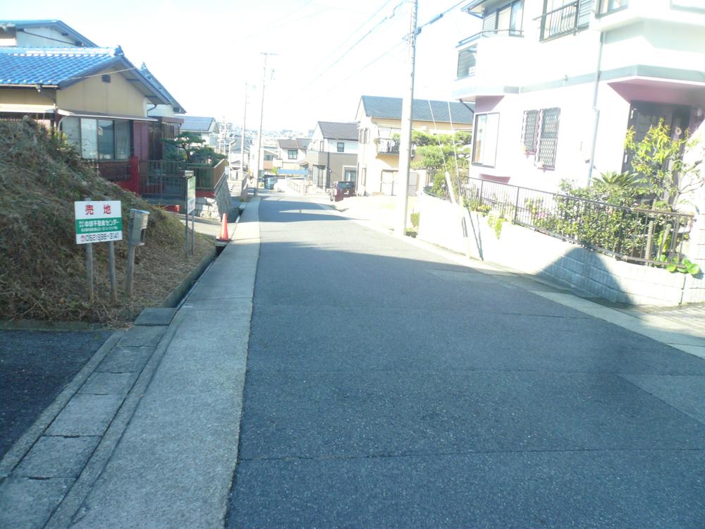 Local photos, including front road. Local (11 May 2012) shooting