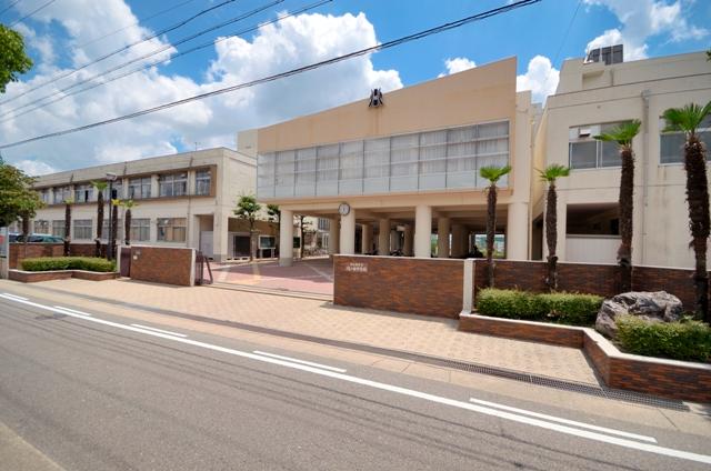 Junior high school. 870m to Nagoya Municipal Takinomizu junior high school